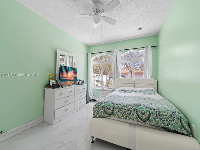 1851 NW 206th St, Miami Gardens, FL 33056