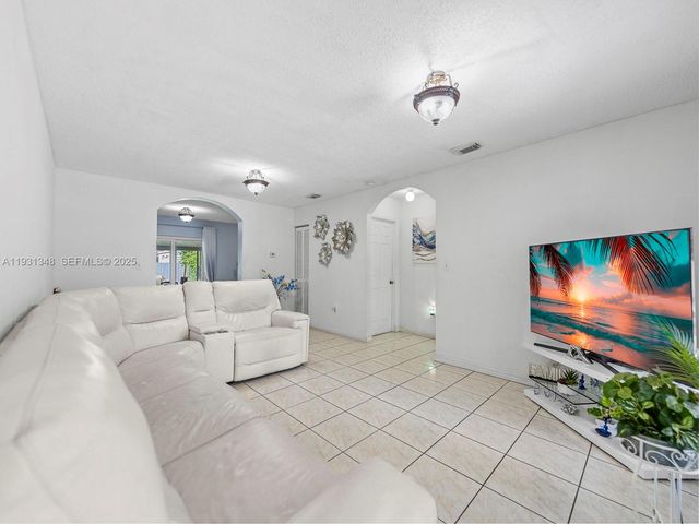 1851 NW 206th St, Miami Gardens, FL 33056