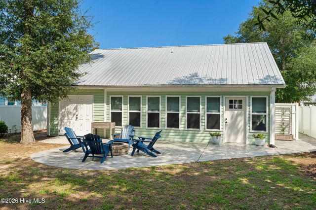 153 NE 19th Street, Oak Island, NC 28465