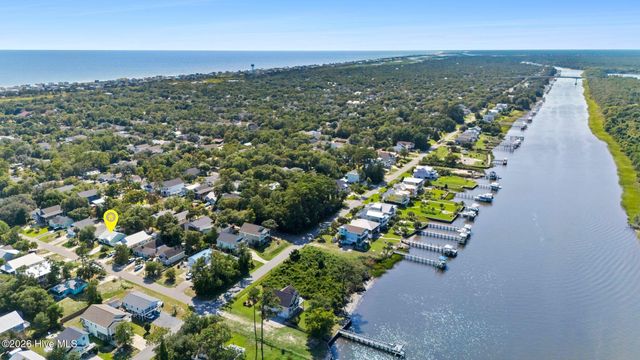 153 NE 19th Street, Oak Island, NC 28465