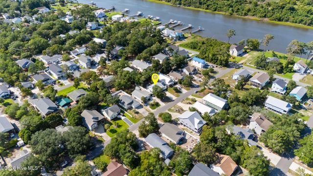 153 NE 19th Street, Oak Island, NC 28465