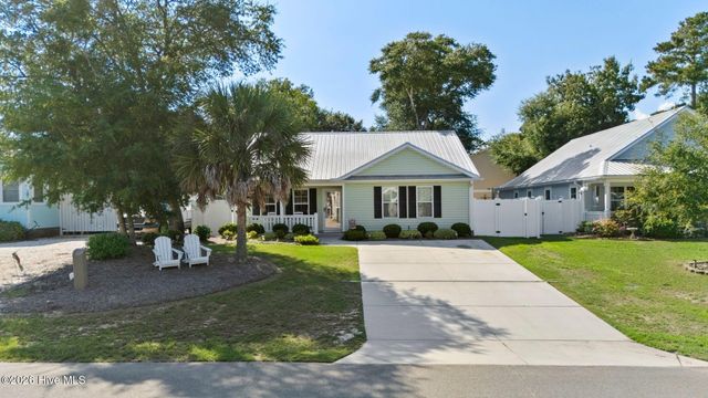 153 NE 19th Street, Oak Island, NC 28465