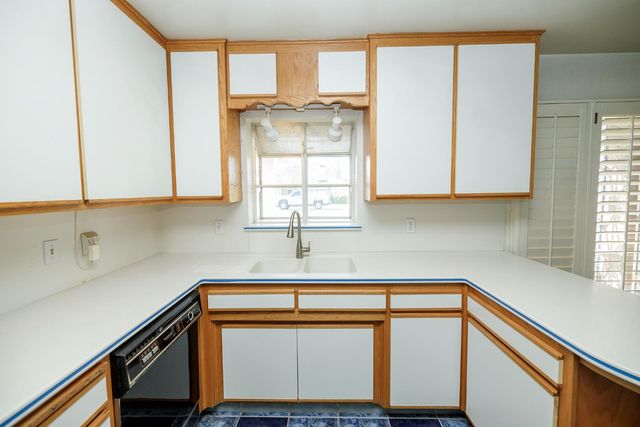 1305 Oakwood Dr, Modesto, CA 95350