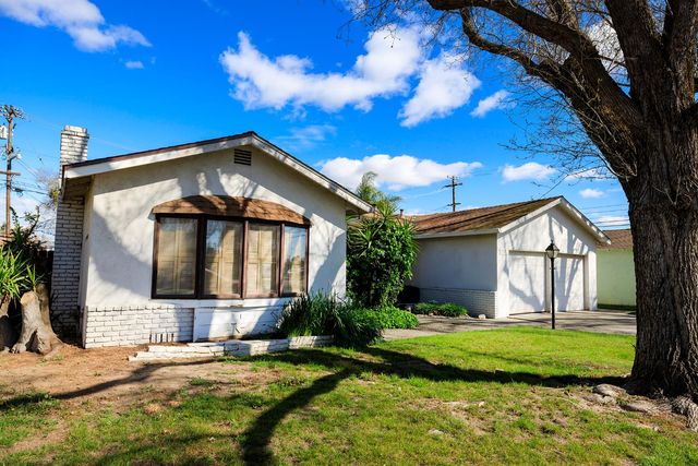 1305 Oakwood Dr, Modesto, CA 95350