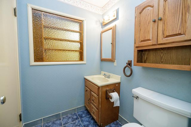 1305 Oakwood Dr, Modesto, CA 95350