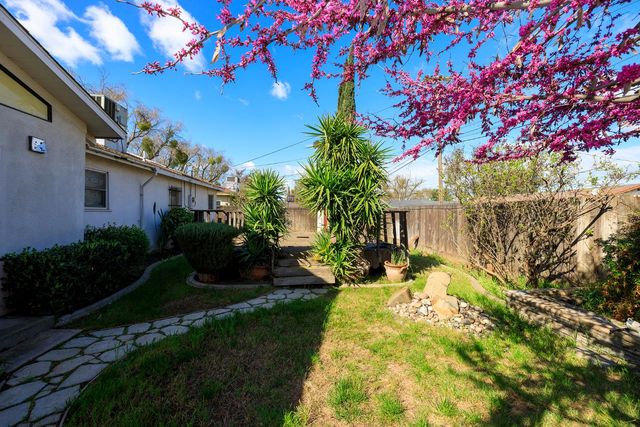 1305 Oakwood Dr, Modesto, CA 95350