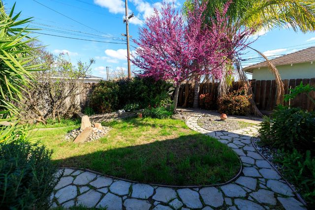 1305 Oakwood Dr, Modesto, CA 95350