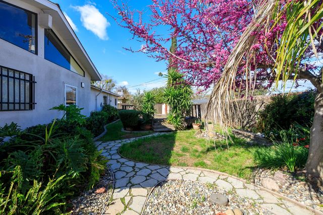 1305 Oakwood Dr, Modesto, CA 95350