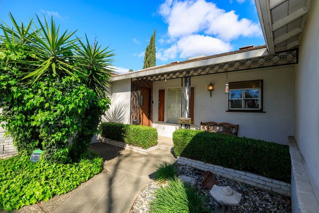 1305 Oakwood Dr, Modesto, CA 95350