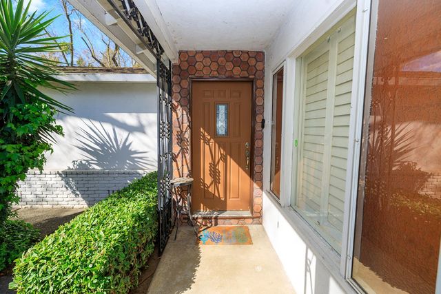 1305 Oakwood Dr, Modesto, CA 95350