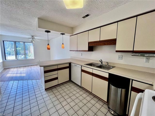 3062 Cape Henry CT, Virginia Beach, VA 23451