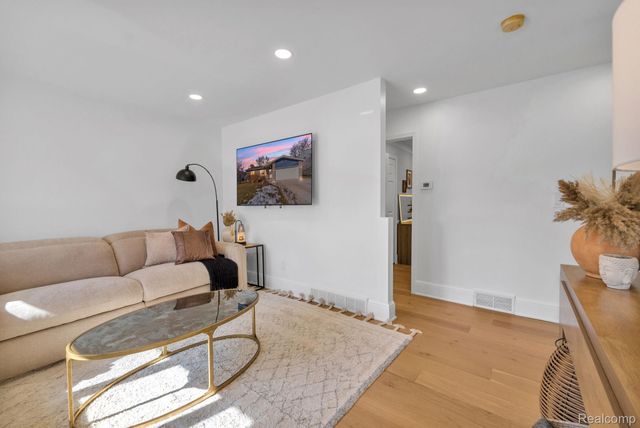 37332 Bristol Street, Livonia, MI 48154