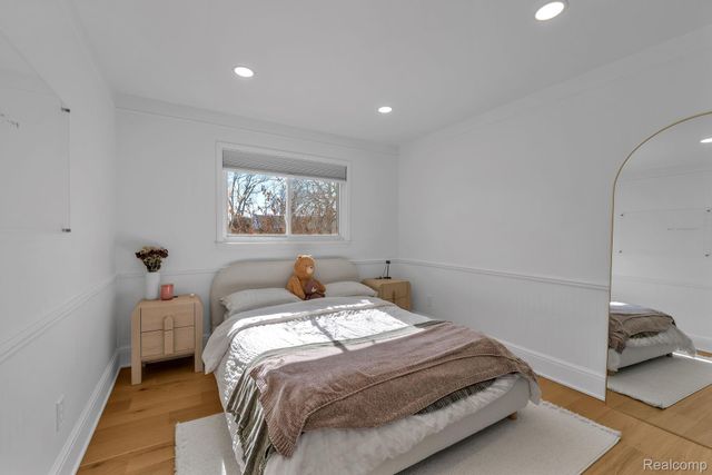 37332 Bristol Street, Livonia, MI 48154