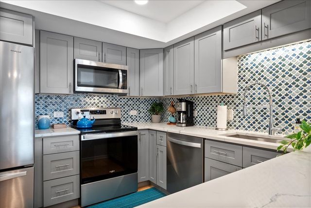 1695 2nd Street 305, Highland Park, IL 60035