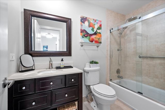 1695 2nd Street 305, Highland Park, IL 60035