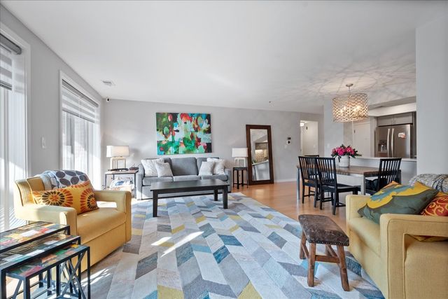 1695 2nd Street 305, Highland Park, IL 60035