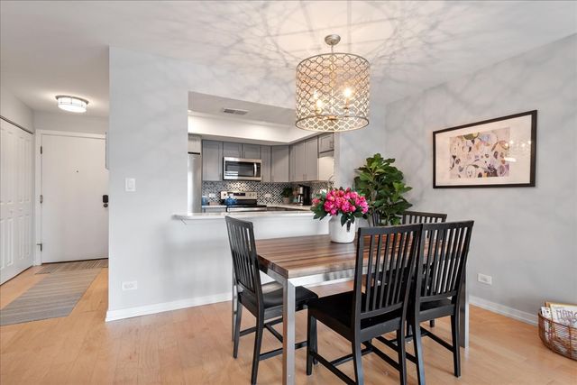 1695 2nd Street 305, Highland Park, IL 60035