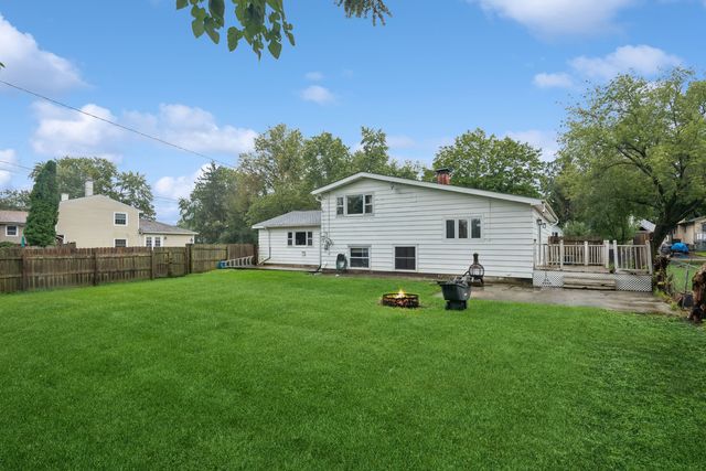 1233 N Lake Shore Drive, Round Lake Beach, IL 60073