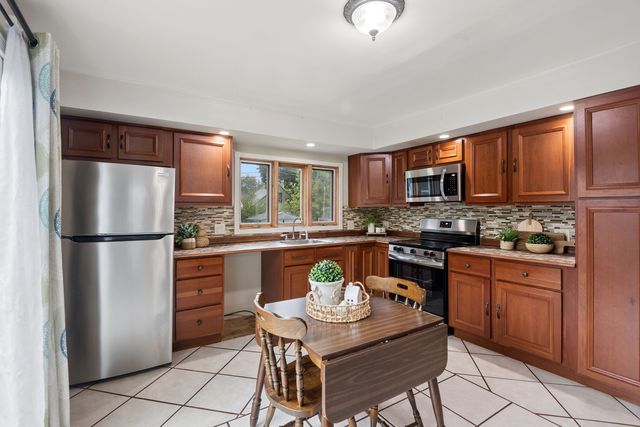 1233 N Lake Shore Drive, Round Lake Beach, IL 60073