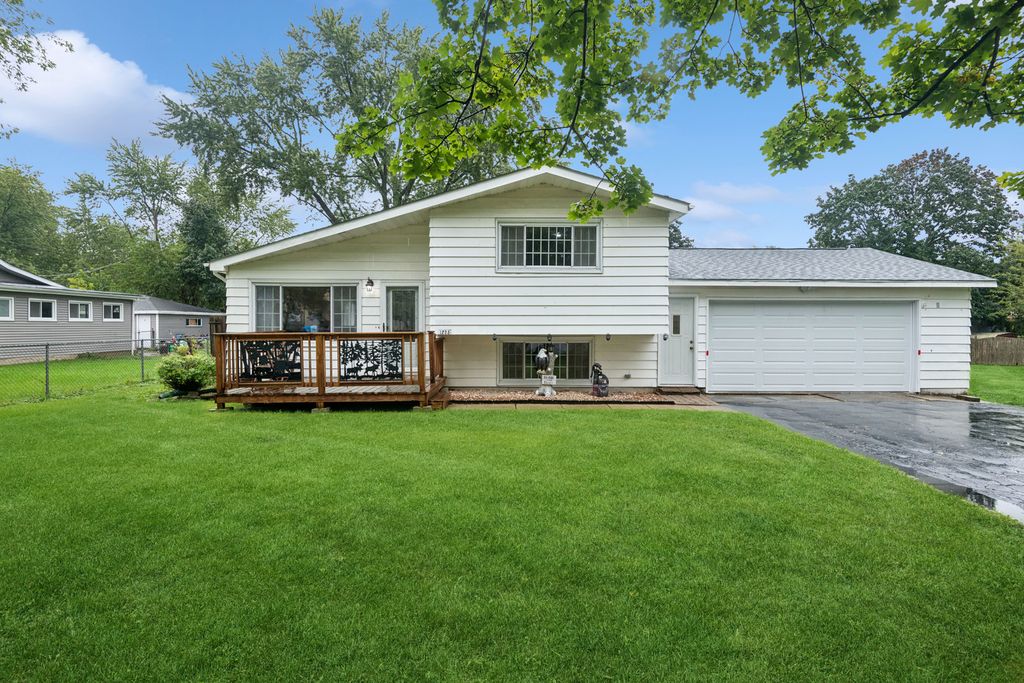 1233 N Lake Shore Drive, Round Lake Beach, IL 60073