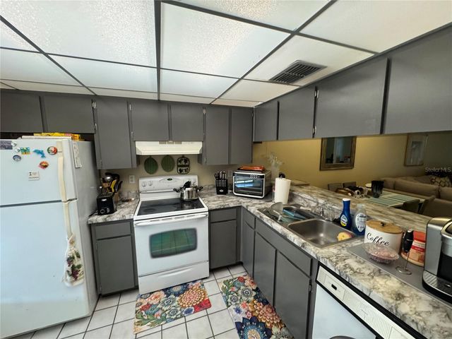 7249 PARKSIDE VILLAS DRIVE N, St Petersburg, FL 33709