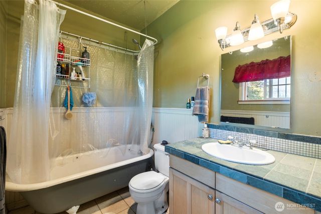 1208 W Pear Street, Centralia, WA 98531