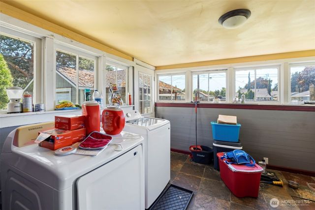 1208 W Pear Street, Centralia, WA 98531