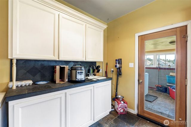1208 W Pear Street, Centralia, WA 98531