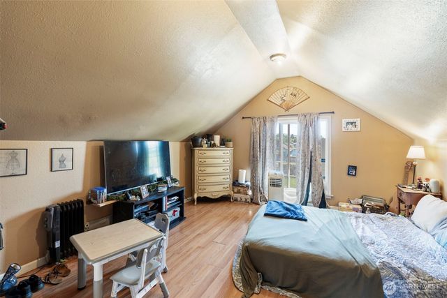 1208 W Pear Street, Centralia, WA 98531