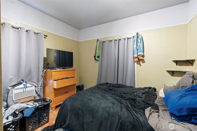 1208 W Pear Street, Centralia, WA 98531