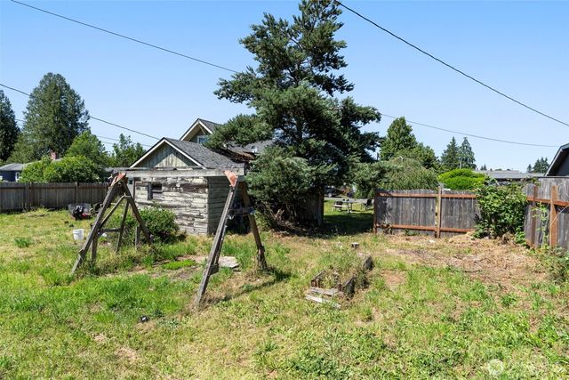 1208 W Pear Street, Centralia, WA 98531