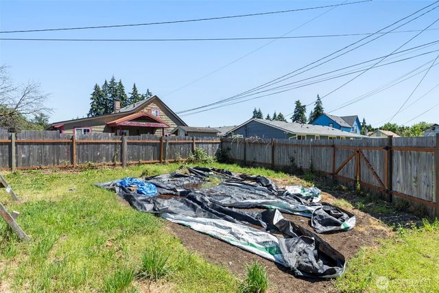 1208 W Pear Street, Centralia, WA 98531