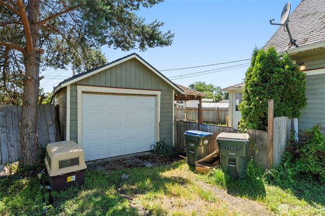 1208 W Pear Street, Centralia, WA 98531