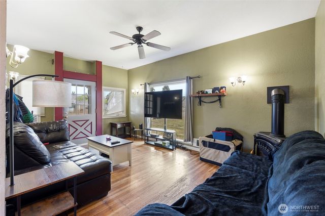 1208 W Pear Street, Centralia, WA 98531