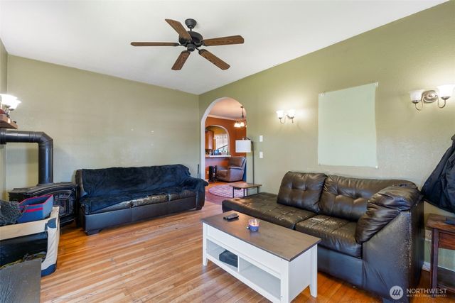 1208 W Pear Street, Centralia, WA 98531