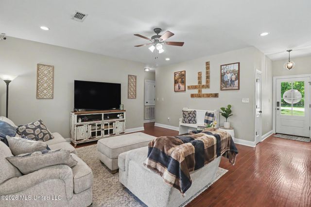 19350 Fenton Dedeaux Road, Kiln, MS 39556