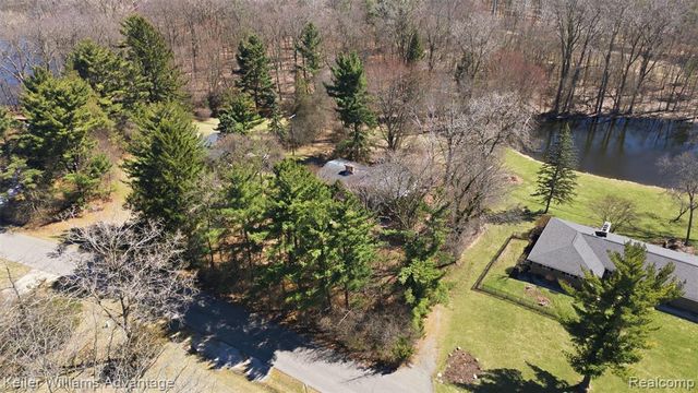 4555 Arrowhead Road, West Bloomfield, MI 48323