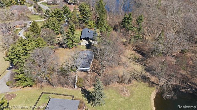 4555 Arrowhead Road, West Bloomfield, MI 48323