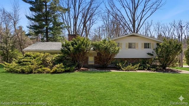 4555 Arrowhead Road, West Bloomfield, MI 48323