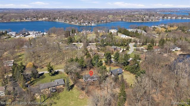 4555 Arrowhead Road, West Bloomfield, MI 48323