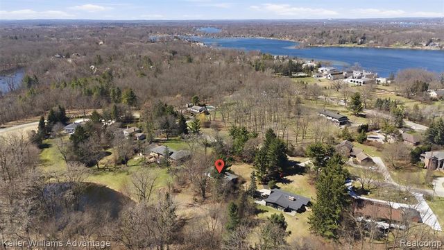 4555 Arrowhead Road, West Bloomfield, MI 48323