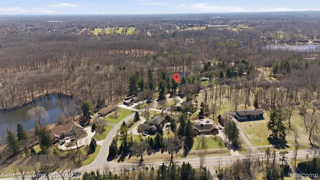 4555 Arrowhead Road, West Bloomfield, MI 48323