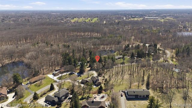 4555 Arrowhead Road, West Bloomfield, MI 48323