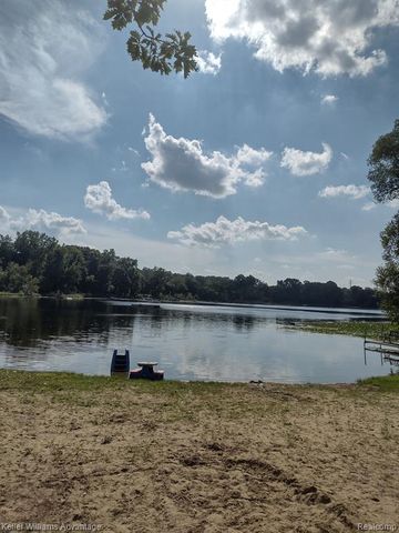 4555 Arrowhead Road, West Bloomfield, MI 48323