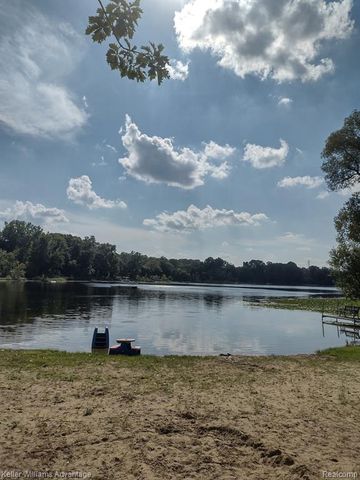 4555 Arrowhead Road, West Bloomfield, MI 48323