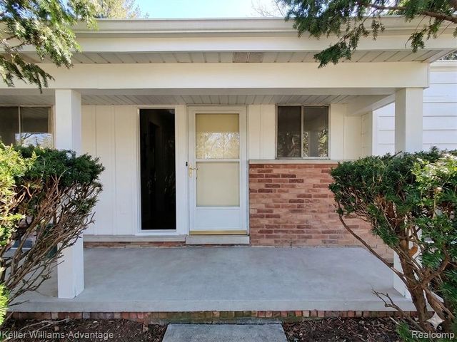 4555 Arrowhead Road, West Bloomfield, MI 48323