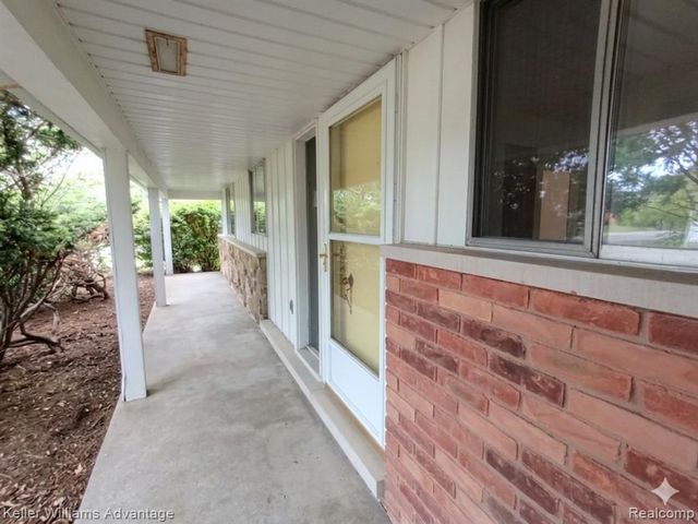 4555 Arrowhead Road, West Bloomfield, MI 48323