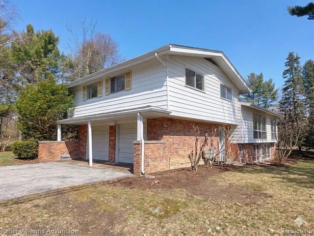 4555 Arrowhead Road, West Bloomfield, MI 48323