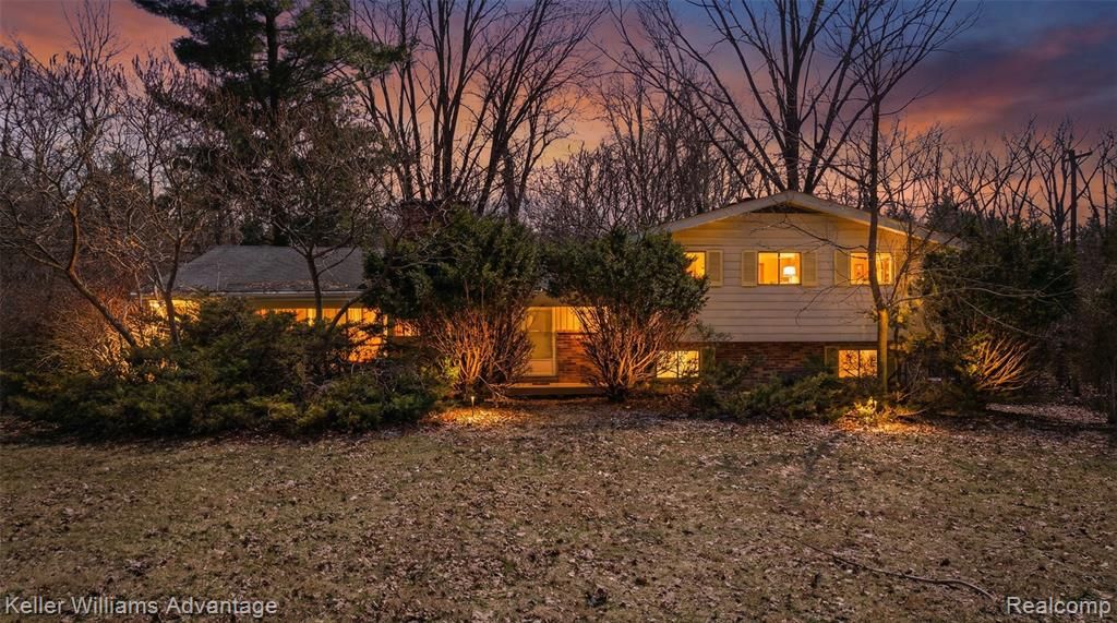 4555 Arrowhead Road, West Bloomfield, MI 48323