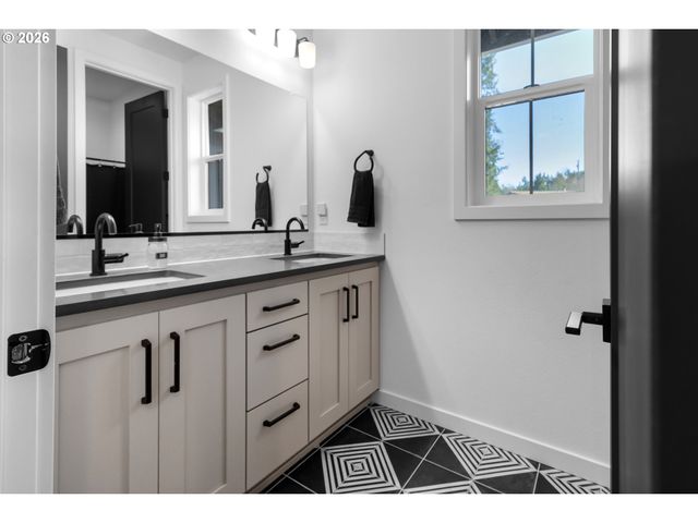 6550 Ne MEMORY Ln, Yamhill, OR 97148